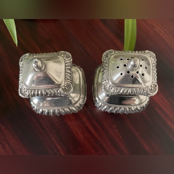 Vintage Grenadier Silver Plated Salt & Pepper Shakers - Picture 5 of 15